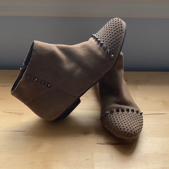 ALDO beige suede boots with silver studs US 6.5 - Picture 4 of 13